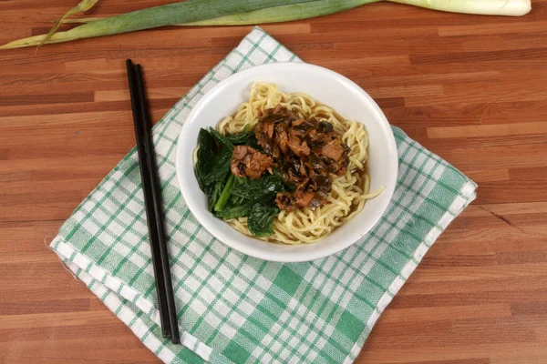 Semangkuk Mie Ayam Dengan Sayuran Makanan Asia — Stok Foto
