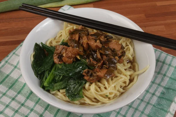 Semangkuk Mie Ayam Dengan Sayuran Makanan Asia — Stok Foto