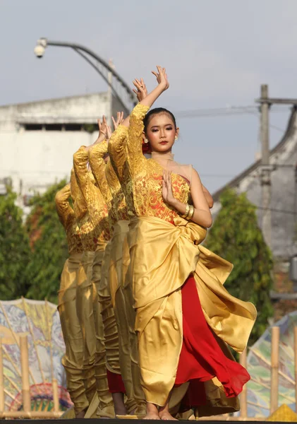 Setembro 2023 Grupo Meninas Dançando Dança Tradicional Celebração Indonesia Guarda — Fotografia de Stock