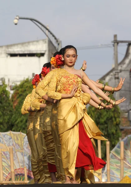 September 2023 Group Girls Dancing Traditional Dance Celebration Indonesia Umbrella — Stock Photo, Image