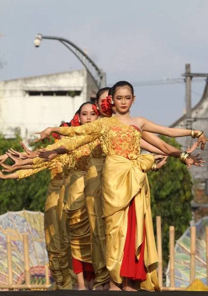 Septembre 2023 Filles Groupe Dansant Danse Traditionnelle Lors Célébration Indonesia — Photo