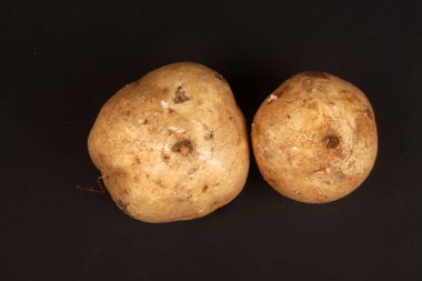 jicama siyah arkaplanda izole et