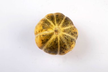 Kavun beyaz arkaplanda izole edildi