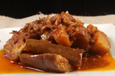 Tabakta baharatlı patlıcan, Asya yemekleri.