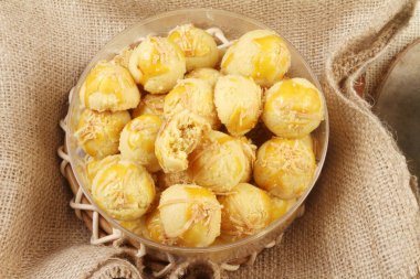 Bir kavanoz hamur işi. Ananaslı tart..