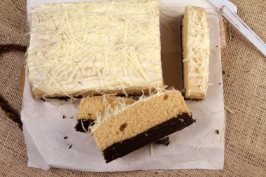 Kremalı çikolatalı pasta.