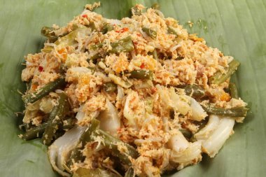 Urapan, Endonezya 'da geleneksel bir yemektir. Hindistan cevizi ve sosla karıştırılmış haşlanmış sebzeden yapılmış urapan. Asya yemekleri.