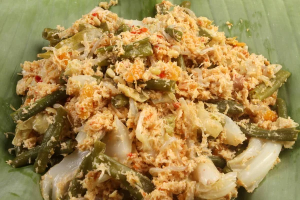 Urapan Tradiční Kuchyně Indonésii Japonsko Vařené Zeleninové Směsi Strouhaným Kokosem — Stock fotografie