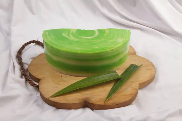 Green Pudding Wooden Table — Stock Photo, Image