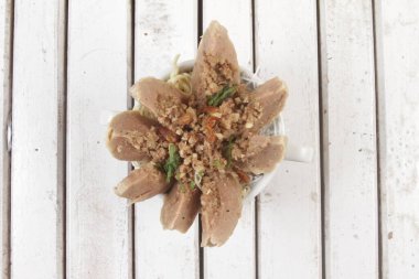 Bir kase, köfte ya da bakso.