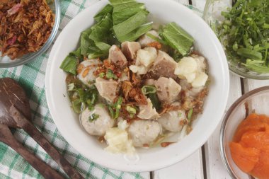 Bir kase bakso ya da köfte. Asya yemekleri