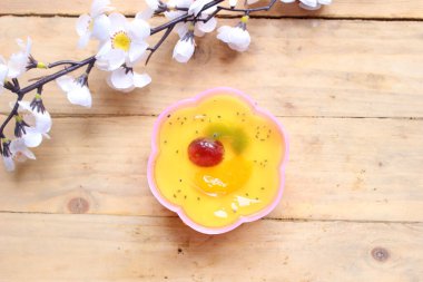 çiçekli Paskalya yortusu yumurta