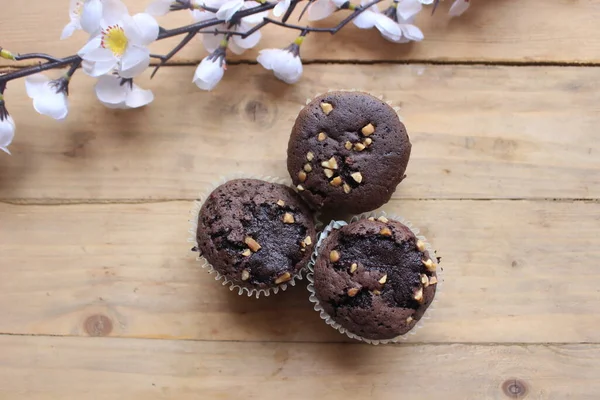 Muffins Chocolate Fundo Madeira — Fotografia de Stock