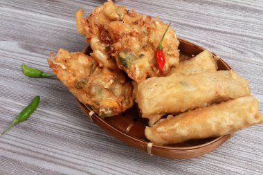 Tabakta Gorengan (bakwan ve lumpia)