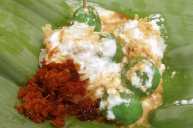 Gemblong Endonezya 'da geleneksel bir aperatiftir..