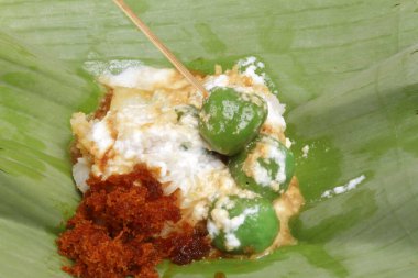 Gemblong Endonezya 'da geleneksel bir aperatiftir..