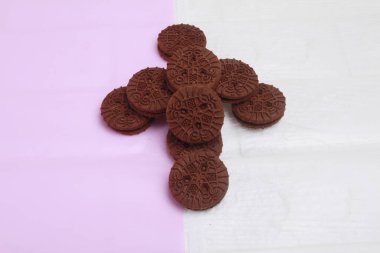 Çikolata ve kurabiye. tatlı yemek.