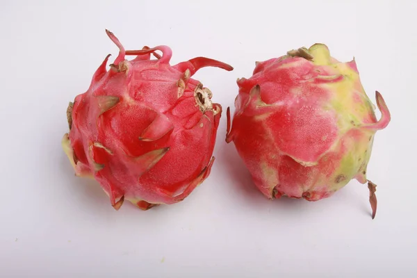 Rote Frucht Der Drachenfrucht Auf Weißem Hintergrund — Stockfoto