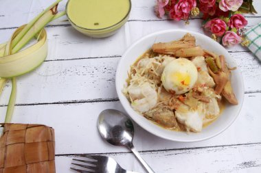 Endonezya mutfağı: Masada Ketupat Padang