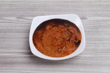 Sambal kacang veya tabakta fıstık sosu