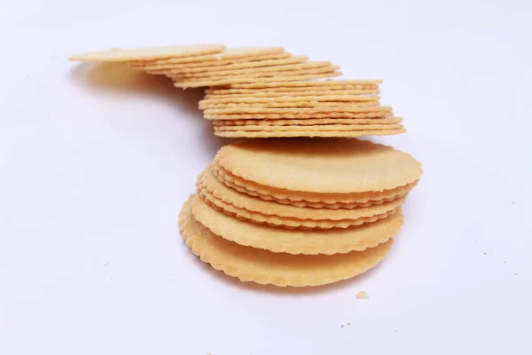 白い背景に分離された丸いクッキーのスタック — ストック写真