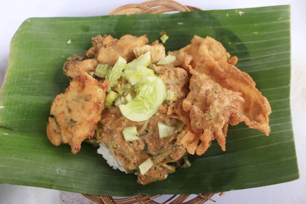 Індонезія Їжа Телятина Арахісовим Соусом Бакланом — стокове фото