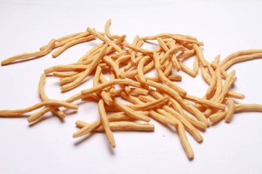 beyaz arkaplanda bisküvi çubuğu