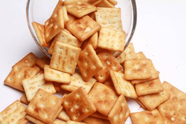 Tuzlu ve biberli krakerler