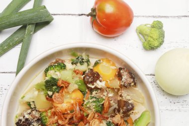 Capcay Endonezya 'da geleneksel yemektir.