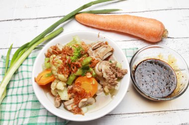 Masada bir kase et çorbası.