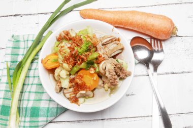 Masada bir kase et çorbası.