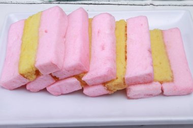 Tabakta pembe puding