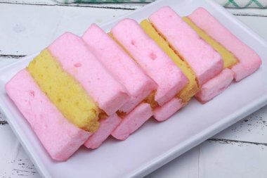 Tabakta pembe puding