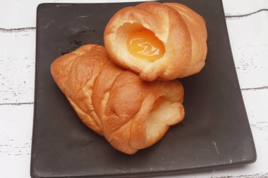 Peynirli kruvasan, ev yapımı fırın konsepti.,