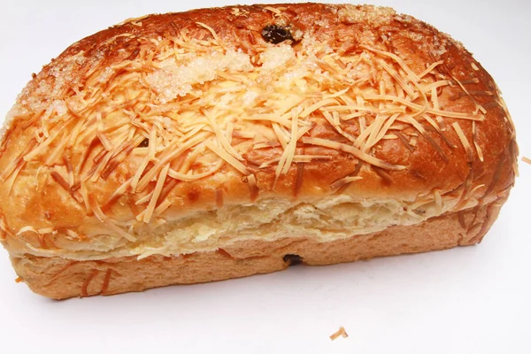 Beyaz Zemin Üzerinde Haşhaş Tohumlu Ekmek — Stok fotoğraf