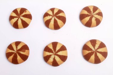 Beyaz arka planda noel kurabiyeleri