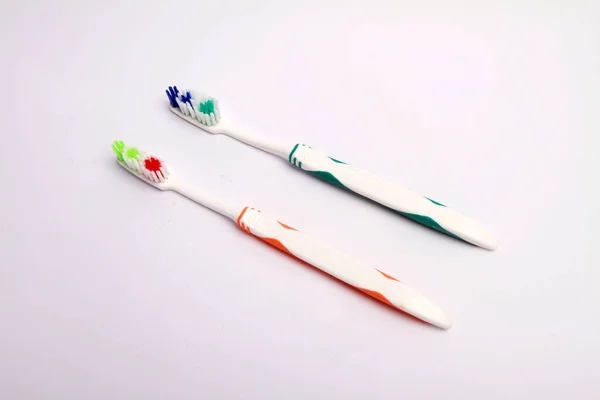 白底牙刷及牙膏 牙齿卫生 — 图库照片