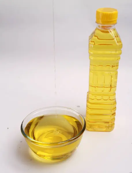 Speiseöl Einer Glasflasche Auf Weißem Hintergrund — Stockfoto