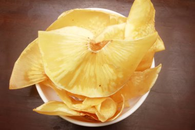 keripik talas ya da tabakta talas krakeri