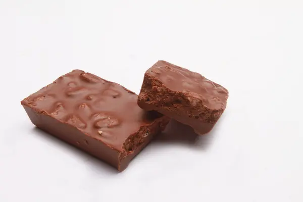 Barra Chocolate Con Nueces Sobre Fondo Blanco — Foto de Stock