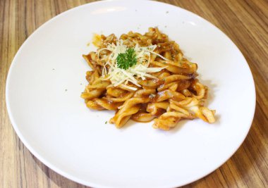 domates soslu makarna