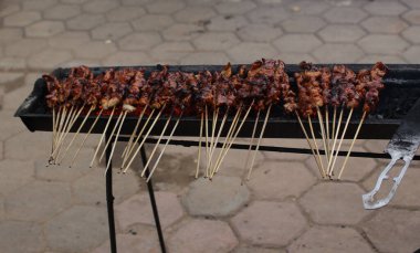 Endonezya sokak yemekleri, tavuk satay.