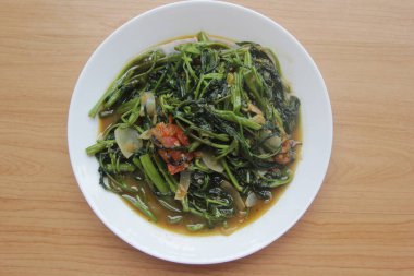 Bir tabak kızarmış lahana.