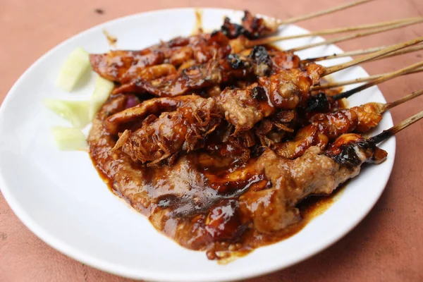 Тарелка Куриного Сатая Азиатская Еда — стоковое фото