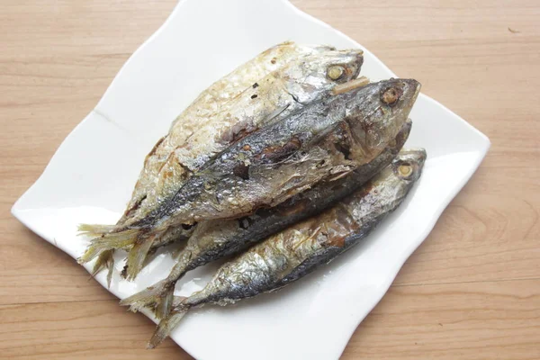Τηγανητά Ψάρια Στο Πιάτο — Φωτογραφία Αρχείου