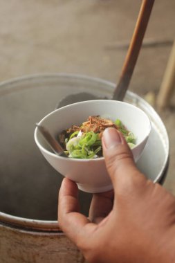 Bir kase soto grombyang, geleneksel Endonezya mutfağı