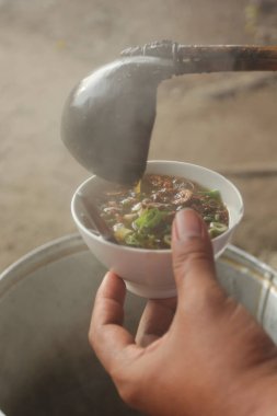 Bir kase soto grombyang, geleneksel Endonezya mutfağı