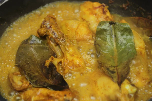 Curry Huhn Auf Pfanne Kochen — Stockfoto