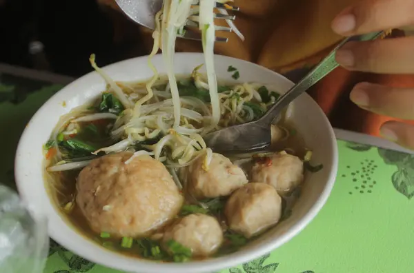 Comer Almôndegas Indonésia — Fotografia de Stock