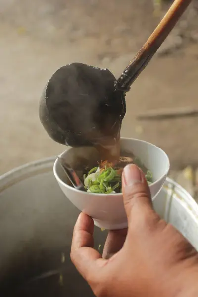 Przygotowane Miski Soto Grombyang Tradycyjnej Kuchni Indonezyjskiej — Zdjęcie stockowe